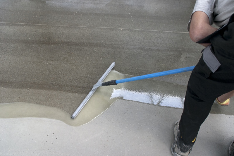 Xymertec DPC & concrete primer application with squeegee